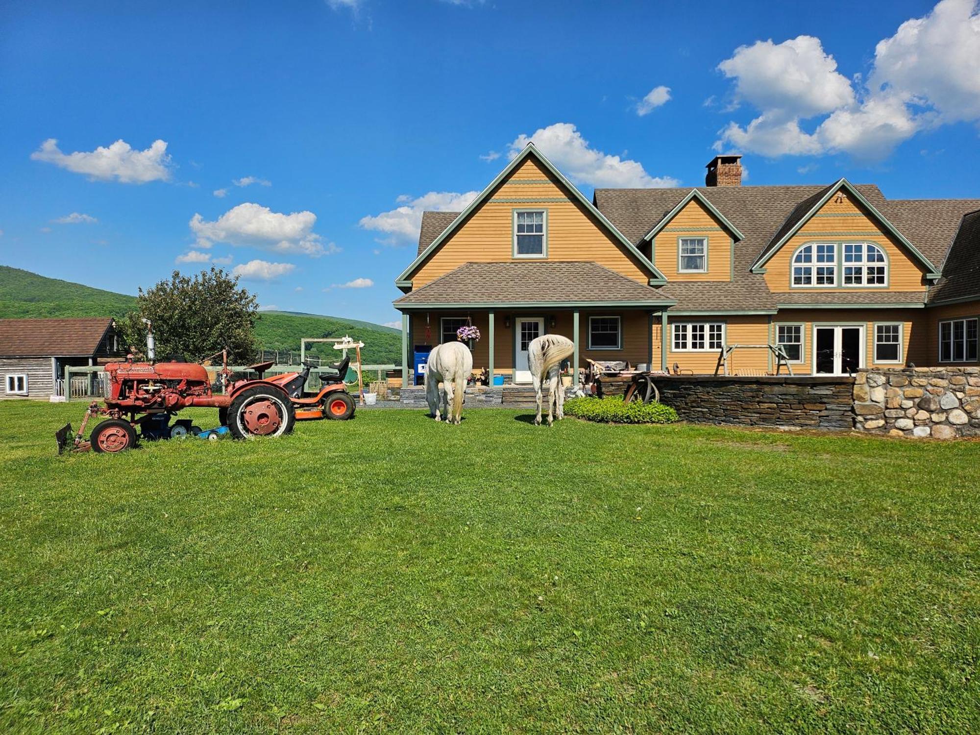 Clover Hill Farm & Country Inn Williamstown Exteriör bild
