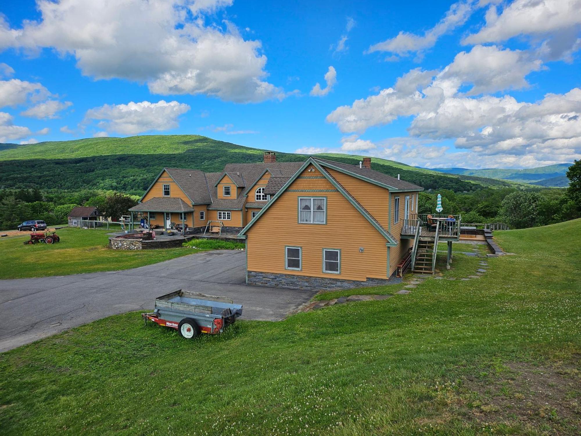 Clover Hill Farm & Country Inn Williamstown Exteriör bild